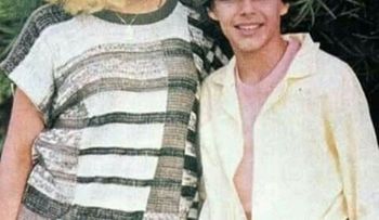 Nereida Morales junto a su hijo Richy Martin, quien enfrentaría 50 años de prisión por acoso 