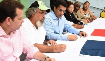 Padre Rogelio Cruz, David Collado y entidades firman acuerdo por comunidad de Cristo Rey