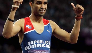 Luguelín Santos obtiene medalla de bronce en la Mundial de Atletismo 