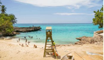 Collado anuncia entrega del parque La Caleta en 30 días