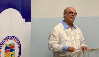 Hipólito Mejía resalta el papel de los Jesuitas en el desarrollo educativo y técnico del país.