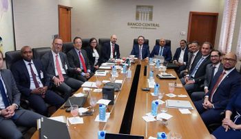 Gobernador Valdez Albizu recibe a un ?Staff Visit? del FMI para evaluar el desempeño de la economía dominicana