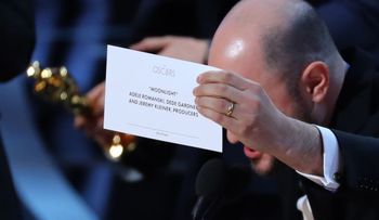 Tras el mayor papelón de la historia de los Oscar, "Moonlight" ganó como mejor película