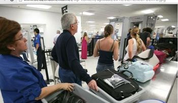 Posible reducción equipajes en avión alarma dominicanos en NY