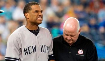 Canó recibe pelotazo y abandona juego de Yanquis