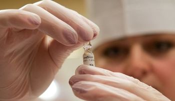 Las 6 teorías médicas de la conspiración más extendidas en EE.UU. 
