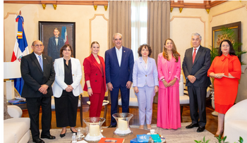 Abinader recibe a presidenta de Baleares en el Palacio Nacional