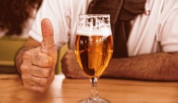 Tomar cerveza te ayudaría a perder hasta 5 kilos en 30 días, pero con condiciones