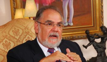 Ministro de Economía: Anterior gobierno se endeudó innecesariamente, y no usó recursos adecuadamente