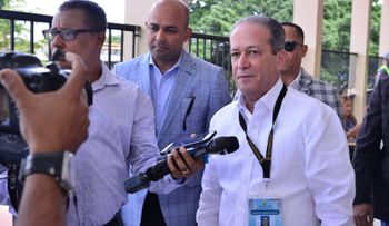 Reinaldo viaja a EEUU para evaluaciones médicas 