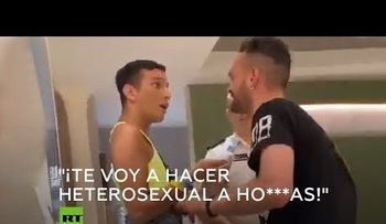 "Te voy a dar tanta hostia que la mariconería se te va a quitar; lo amenaza porque no soporta su forma de vestir 