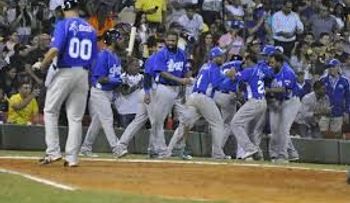 Estrellas derrotan 3 por 1 a los Leones, en SPM y Licey  3-1 a los Toros, en la capital