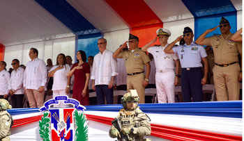 Abinader encabeza desfile por Duarte