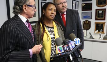 Dominicana que demandó a Jet Blue por mandarle hijo equivocado llega a un arreglo