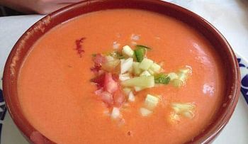 El gazpacho frena crecimiento células del cáncer de colon, demostrado por un estudio