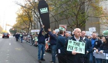 ¿También en NY hay â??sueldos cebollaâ? para los Policías?