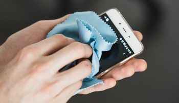 Cómo limpiar el celular para evitar enfermedades como el coronavirus?