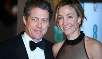 Hugh Grant se casa por primera vez a los 57 años