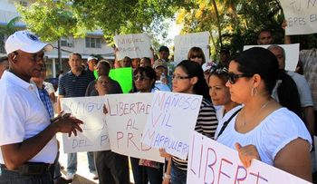 Perredeistas de Puerto Rico protestaron por presencia de Miguel Vargas