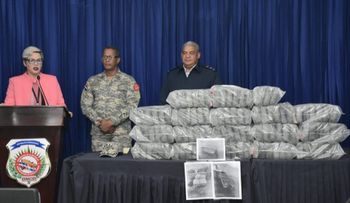 Autoridades se incautan de 105 paquetes de droga en la costa de Cumayasa