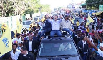 Leonel visita a dirigentes en SPM; reitera PLD ganará arrolladoramente 