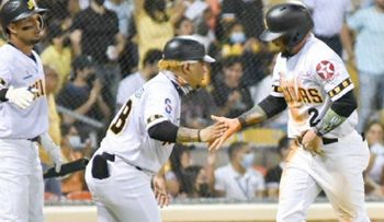 Aguilas y Licey empiezan con buen pie; tienen 3-0; Escogido 2-2; Toros y GC 0-3
