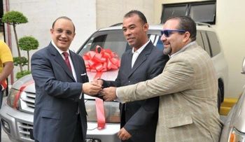 PRSC entrega 4 yipetas y un carro a periodistas ganaron en fiesta Navidad