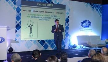 Experto refiere retos de empresas frente al cambio