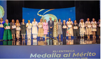 Luis Abinader reconoce a 22 mujeres con Medalla al Mérito