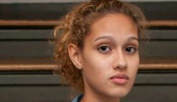 Estudiante dominicana demanda colegio de NY la expulsó por ser lesbiana