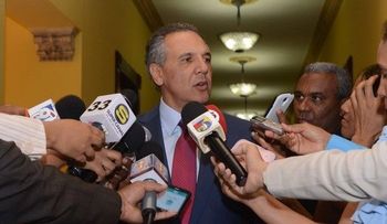 Peralta afirma que el  PLD no usará mayoría para avasallar
