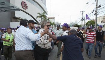 EFE resalta agresiones seguidores LF contra periodistas