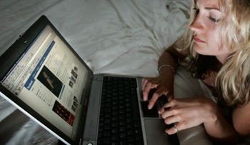 ¿Hablar de tu pareja en Facebook, es señal de inseguridad?