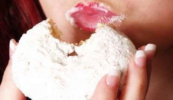 ¿Por qué el Síndrome Premenstrual causa antojos y hambre?