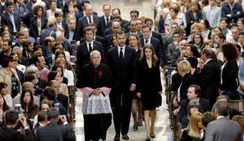 Emotivo funeral recuerda a víctimas y a héroes de accidente de tren en España