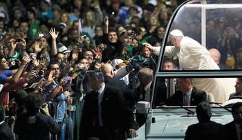 Dudan cifra de asistentes a misa del papa Francisco