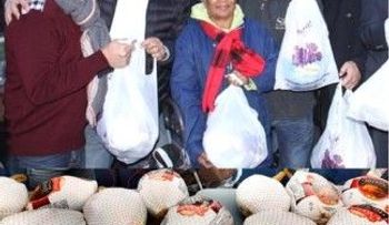 Cientos de familias dominicanas NY son beneficiadas con cena de Thanksgiving