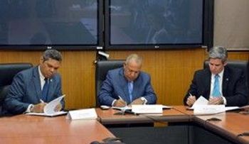 Industria y Comercio firma acuerdo con SB y Cámara de Comercio de Santo Domingo