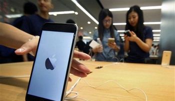 Apple reporta caída en ventas del iPhone