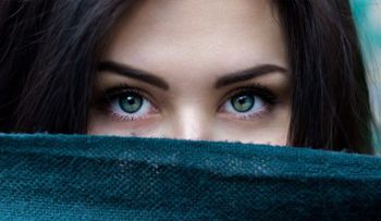 Una mujer china asombra al mundo por sus ojos inusuales 