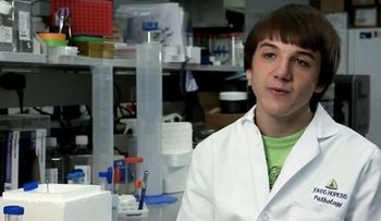 Un genio de 16 años crea un detector de cáncer