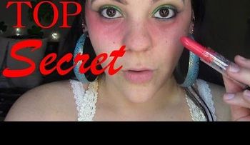 Cómo corregir tus ojeras con un labial rojo 