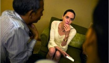 Especulan Angelina Jolie tiene grave enfermedad por exagerada pérdida de peso 
