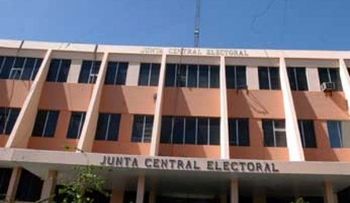 JCE entrega RD67 MM a partidos políticos