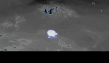 Detectan un asteroide del tamaño de un auto antes de impactar con la atmósfera