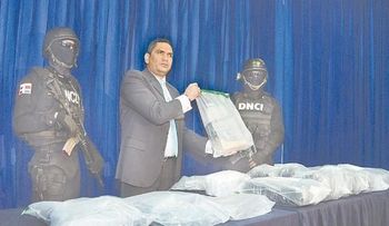 DNCD decomisa droga en AILA y arresta una mula