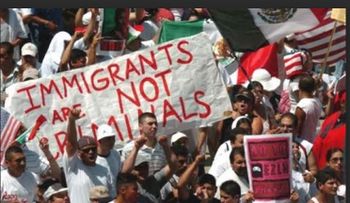 Los inmigrantes indocumentados viviendo al margen de los Derechos Humanos.