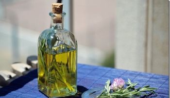 Cómo preparar tu propio alcohol de romero para eliminar la celulitis