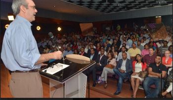 Abinader dice que los jóvenes rechazan a los políticos corruptos e incoherentes