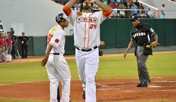 Deibinson Romero dispara HR para dar victoria a los Leones 5-2 sobre Gigantes